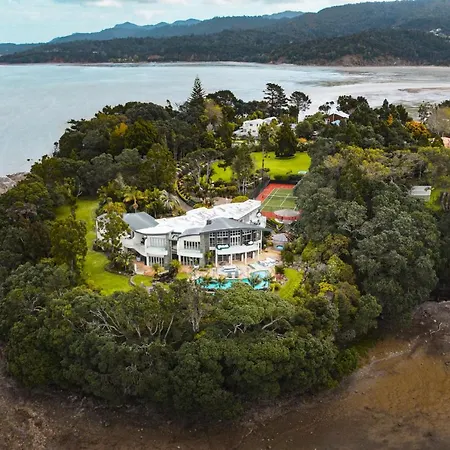 Beachside Luxury - Laingholm Holiday Apartment